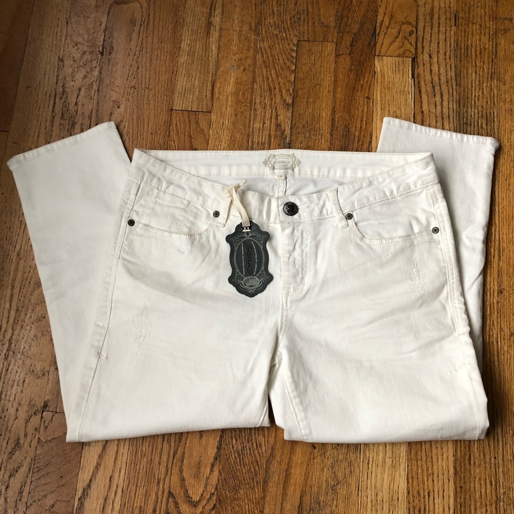 Off-white distressed Capri jeans